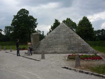 Pamätník Štefánika pri letisku